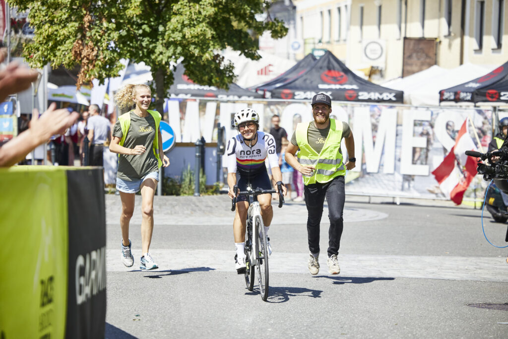 Rennradfahrerin, Zieleinlauf, Justyna Sieber